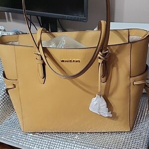 Michael Kors Tan GILLY Tote Bag